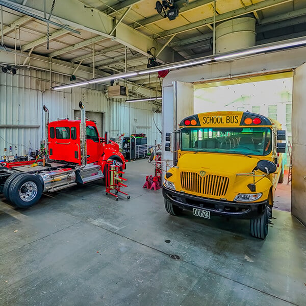 Perrysburg body shop and paint booth